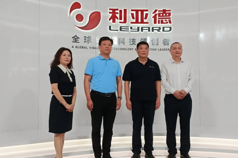 信阳副市长李新伟一行莅临Ag亚洲集团集团南方总部走访调研